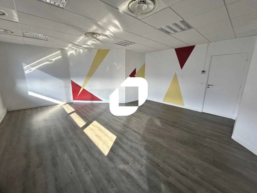 Office in Ermont for lease Interior Photo- Image 1 of 13