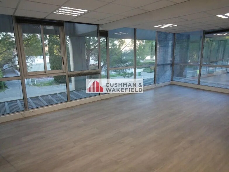 Office in Nîmes for lease - Interior Photo - Image 3 of 5