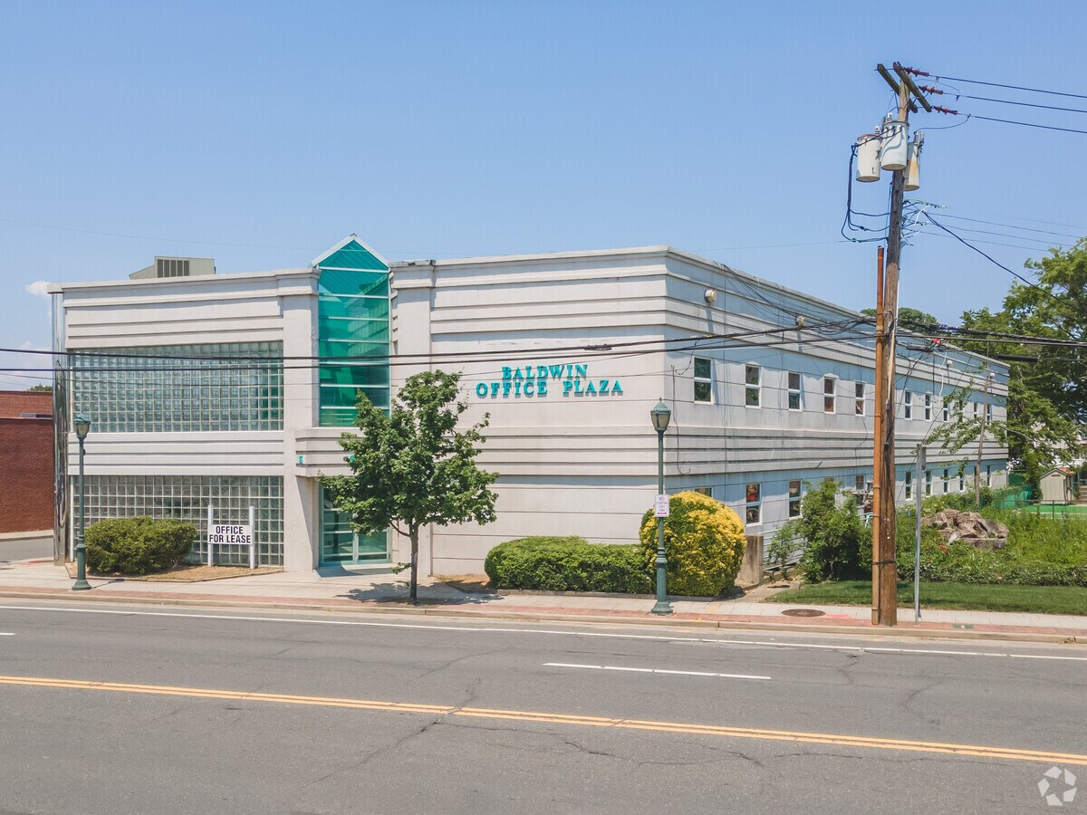 865 Merrick Rd, Baldwin, NY 11510