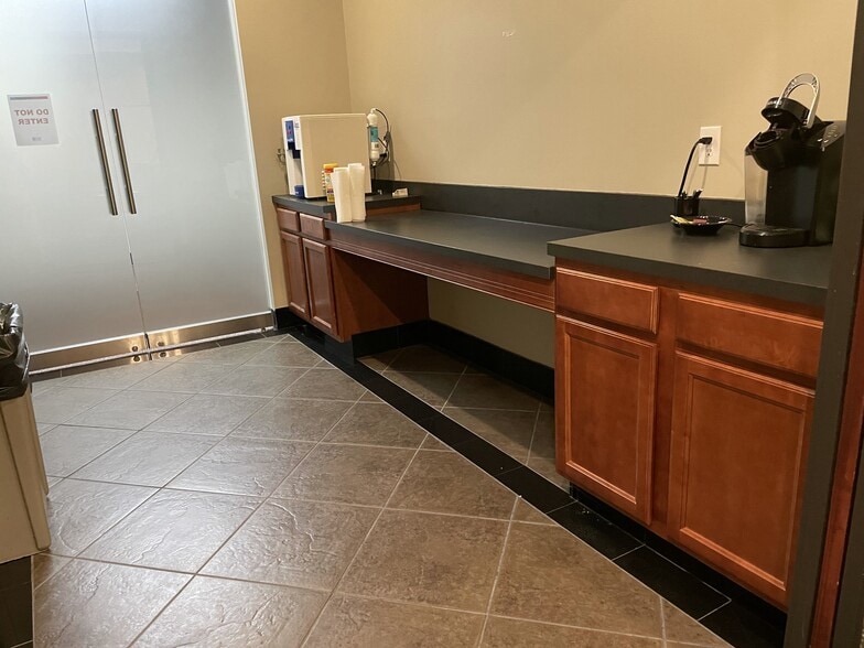 3133 Fire Rd, Egg Harbor Township, NJ for sale - Interior Photo - Image 3 of 13