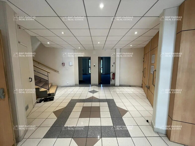 Office in Saint-Herblain for lease - Lobby - Image 2 of 10