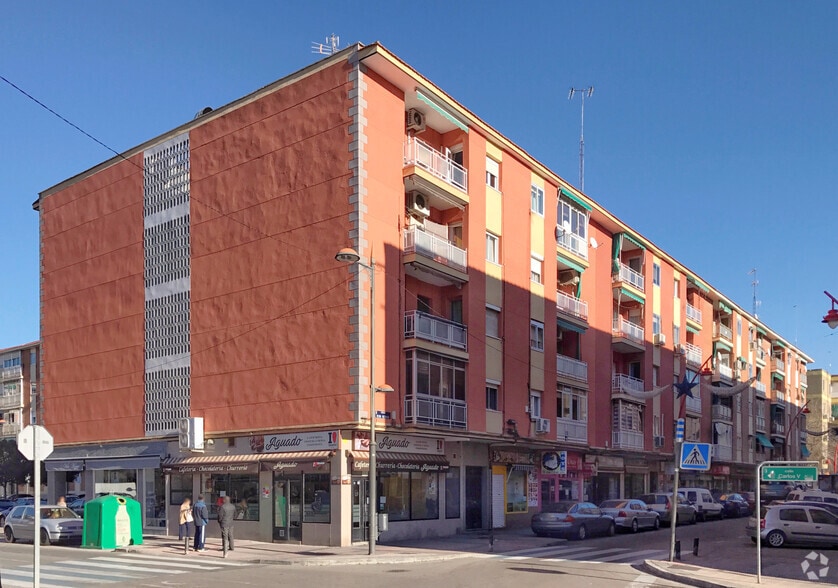 Calle Reina Victoria, 18, Parla, Madrid for sale - Building Photo - Image 2 of 2