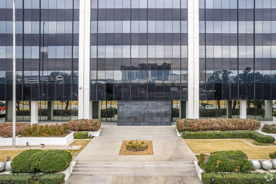 2525 N Stemmons Fwy, Dallas, TX for lease - Building Photo - Image 3 of 12