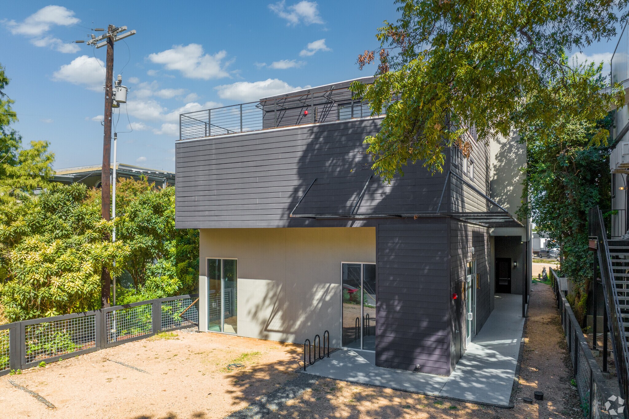 415 E Cevallos St, San Antonio, TX for lease Building Photo- Image 1 of 38