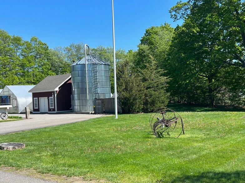 244 Amesbury Rd, Kensington, NH for sale - Building Photo - Image 2 of 25