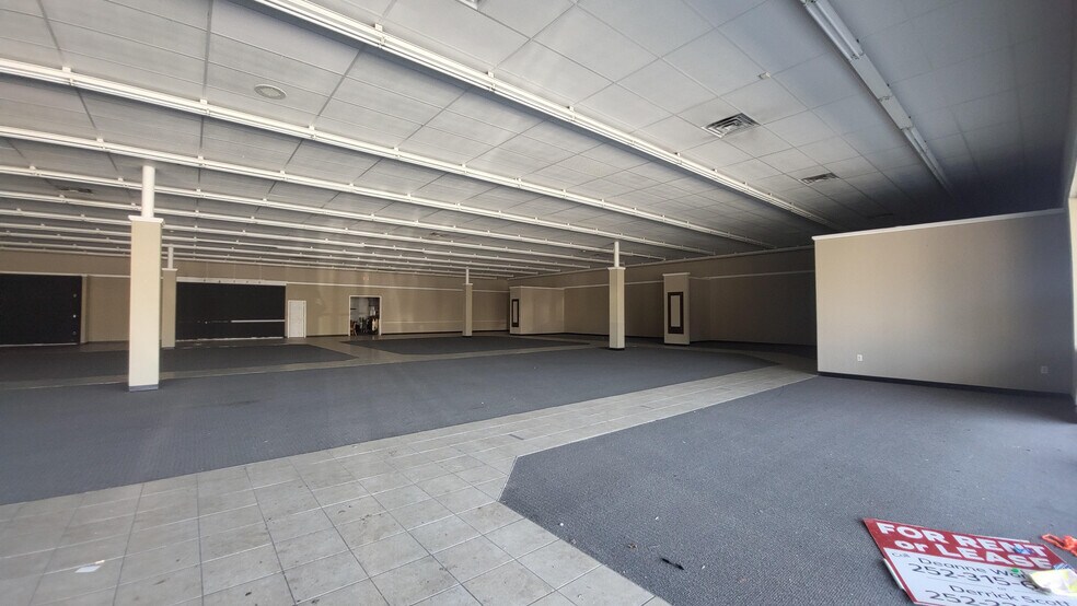331 Northeast Blvd, Clinton, NC for lease - Building Photo - Image 3 of 14