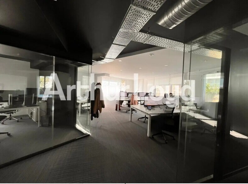 Office in Caen for lease - Interior Photo - Image 2 of 5