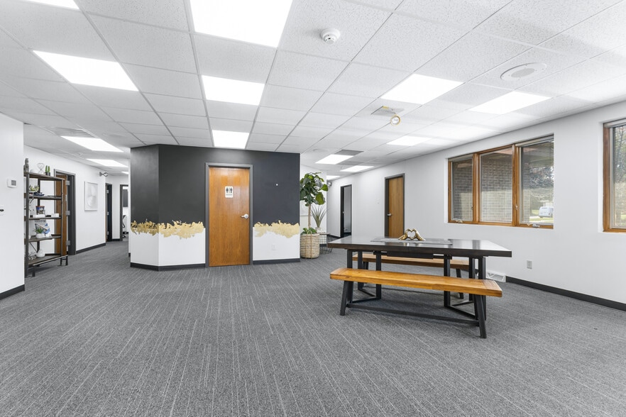 277 N 9th St, De Pere, WI for lease - Building Photo - Image 2 of 17