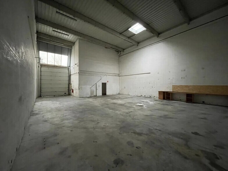 42 Rue Du 8 Mai 1945, Pierrefitte-sur-Seine for lease - Interior Photo - Image 3 of 6