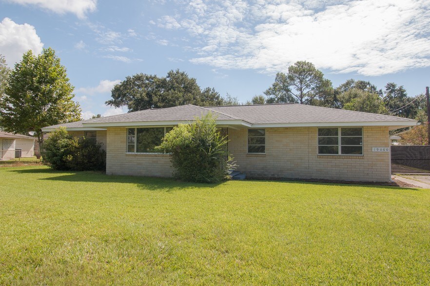 19060 Pineville Rd, Long Beach, MS 39560
