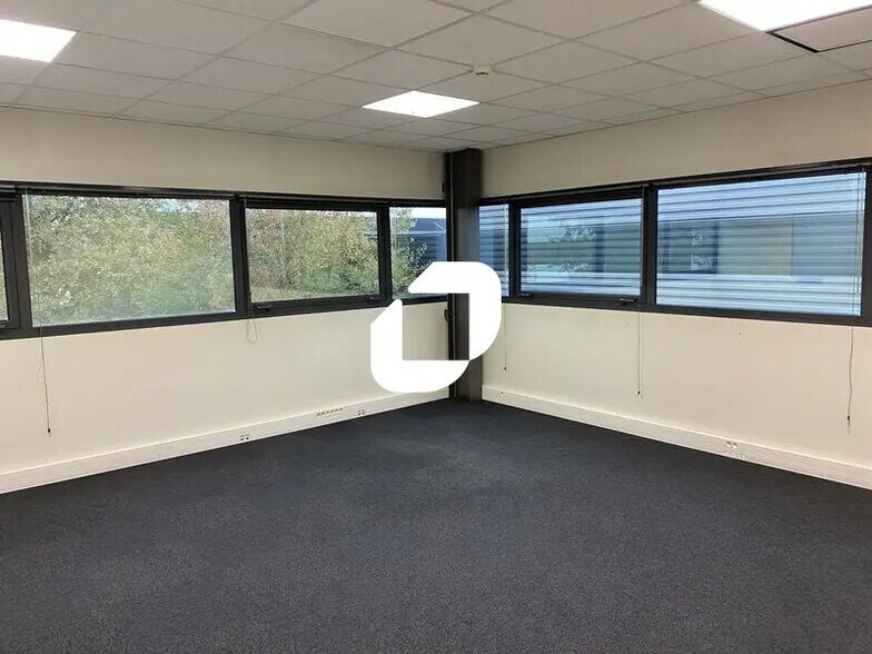 Office in Mérignac for lease - Interior Photo - Image 1 of 8