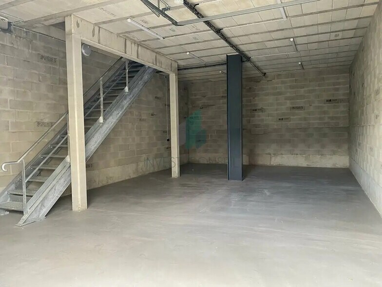 Flex in Cormeilles-en-Parisis for sale - Building Photo - Image 2 of 11