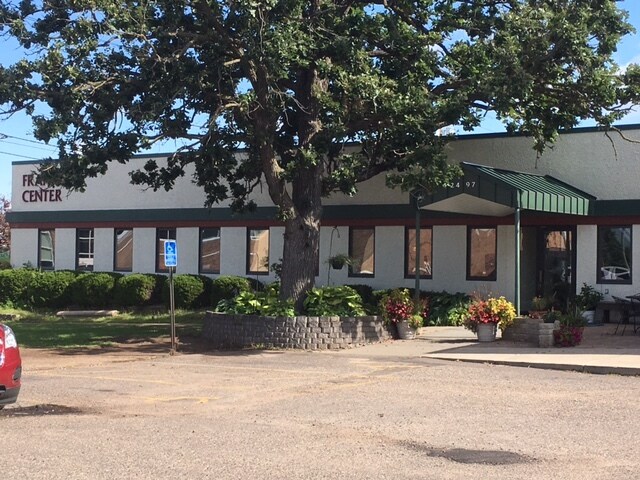 2497 7th Ave E, North Saint Paul, MN for lease Building Photo- Image 1 of 2
