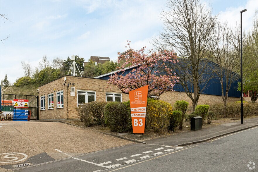 Redlands, Coulsdon for sale - Primary Photo - Image 1 of 1