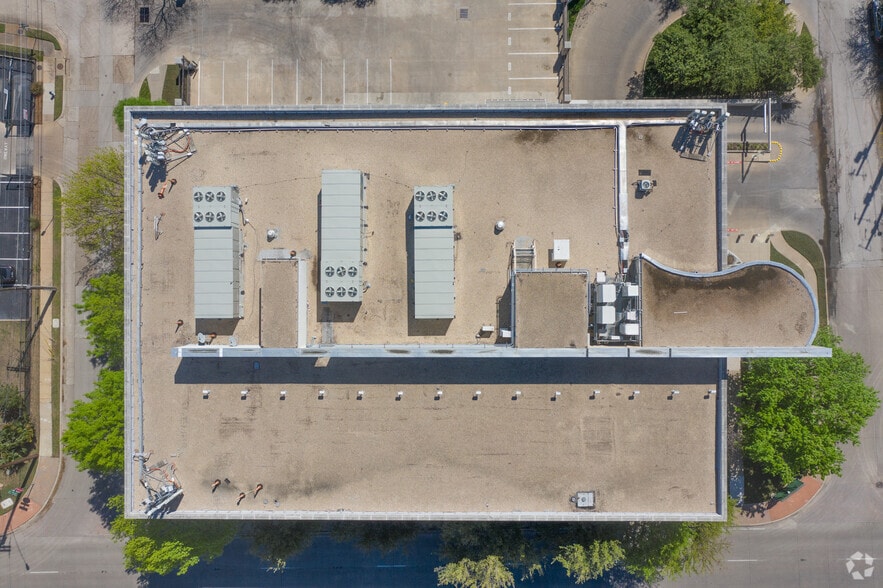 4228 N Central Expy, Dallas, TX for lease - Building Photo - Image 3 of 9