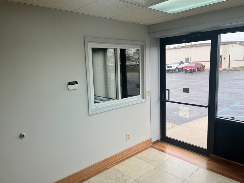 6215 Discount Dr, Fort Wayne, IN for lease - Building Photo - Image 3 of 12