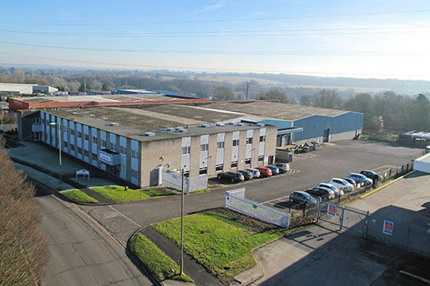 Armstrong Rd, Basingstoke for lease - Building Photo - Image 1 of 5