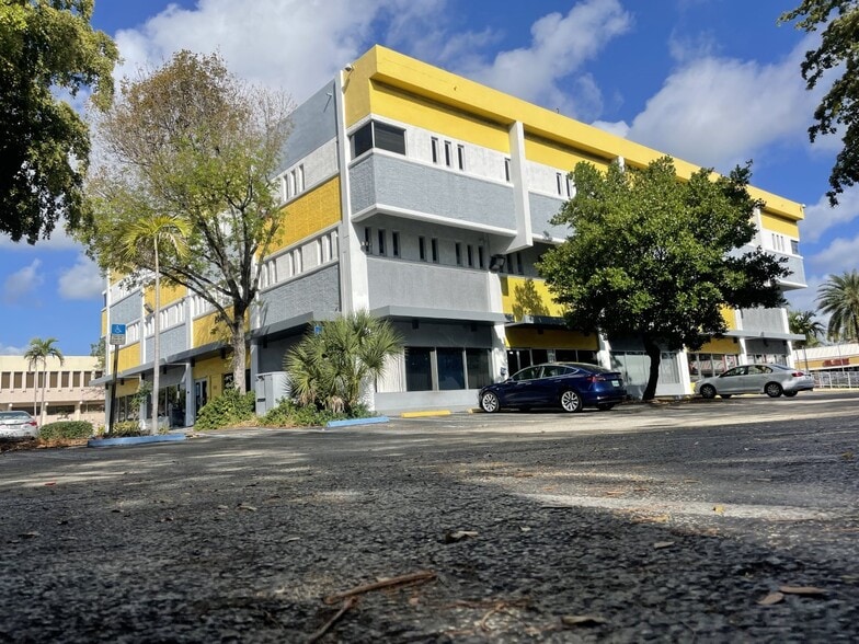 2020 NE 163rd St, North Miami Beach, FL for lease - Building Photo - Image 1 of 5