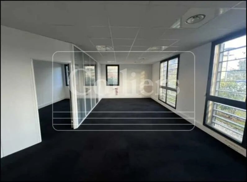 Office in Aix-en-Provence for lease - Interior Photo - Image 2 of 6
