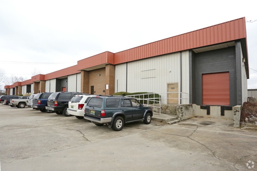 2106 West Ferry Way, Huntsville, AL for lease - Building Photo - Image 2 of 8