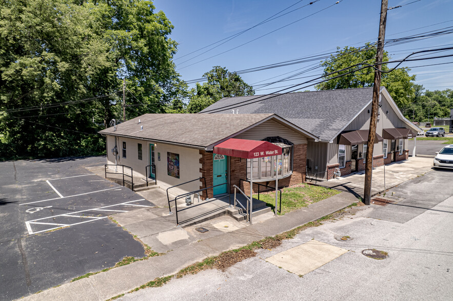 123 W Water St, Hodgenville, KY for sale - Building Photo - Image 2 of 9