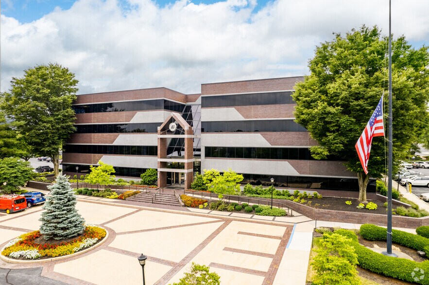 1853 William Penn Way, Lancaster, PA for lease - Building Photo - Image 1 of 5