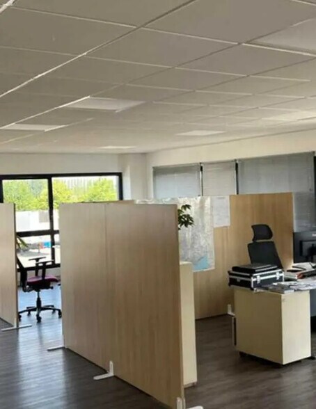 Flex in Carvin for lease - Building Photo - Image 2 of 3