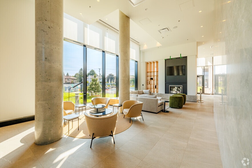 880 Av Carson, Dorval, QC for lease - Lobby - Image 3 of 5