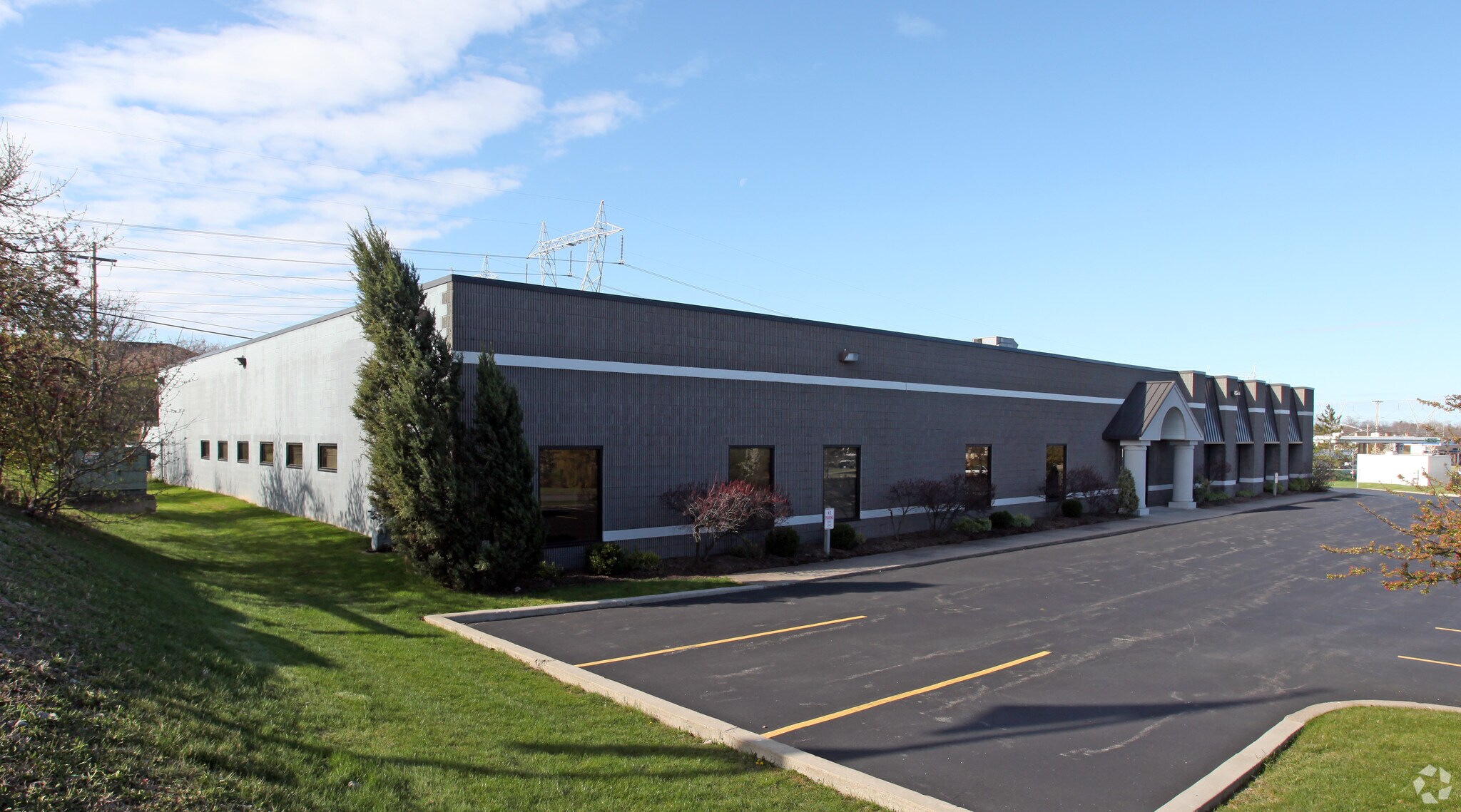 530 Summit Point Dr, Henrietta, NY for sale Primary Photo- Image 1 of 1