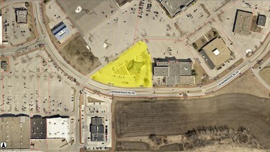2532 Crossroads Blvd, Waterloo, IA - AERIAL  map view