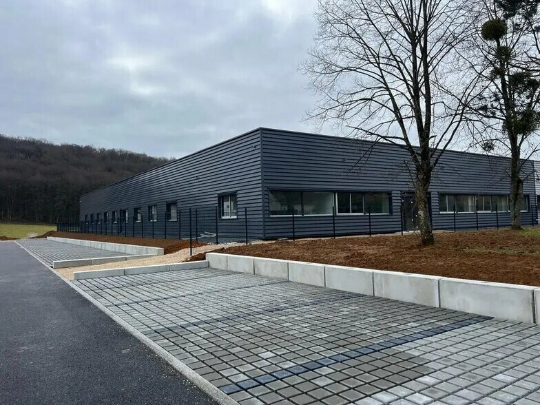 Office in Châtillon-le-Duc for lease - Building Photo - Image 1 of 4