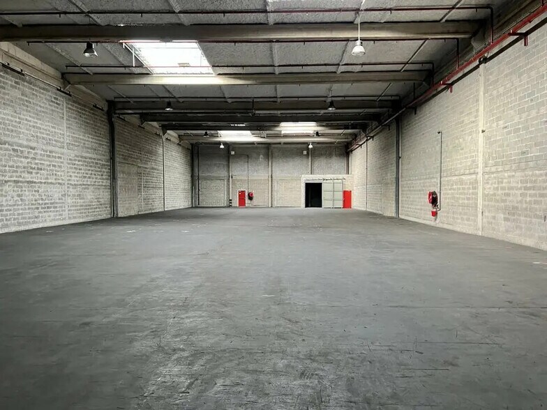 Flex in Marly-la-Ville for lease - Interior Photo - Image 1 of 7