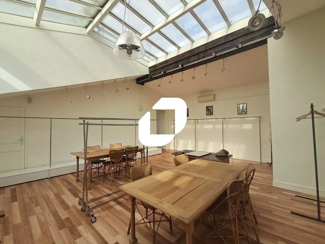 Office in Bordeaux for lease Interior Photo- Image 1 of 11