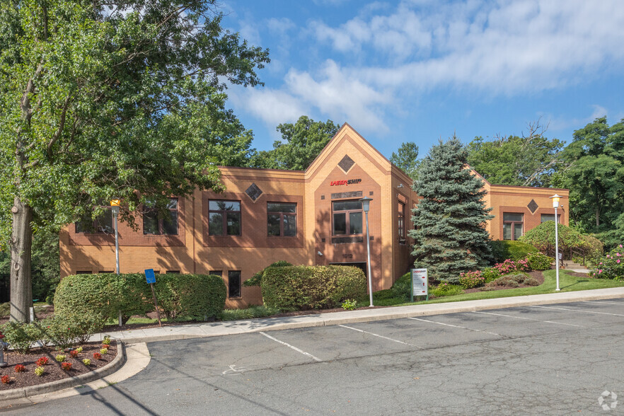 1912 Woodford Rd, Vienna, VA for lease - Building Photo - Image 1 of 4