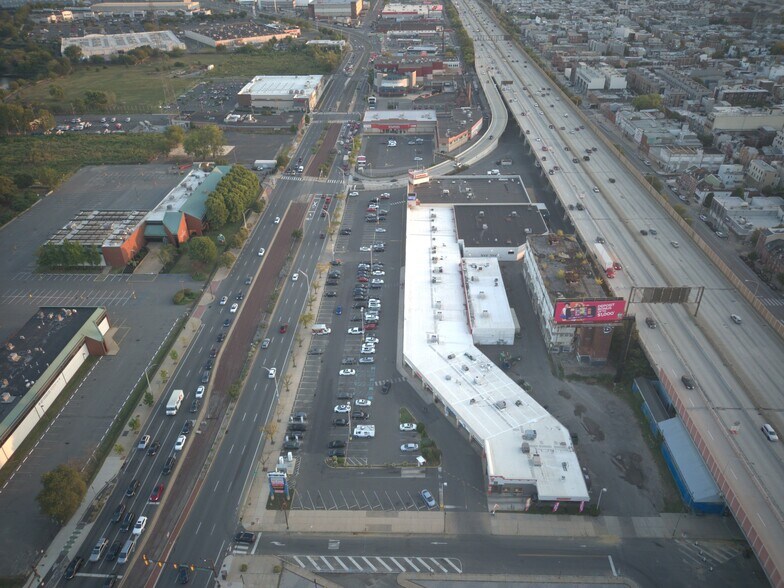 1300 S Christopher Columbus Blvd, Philadelphia, PA for sale - Building Photo - Image 2 of 8