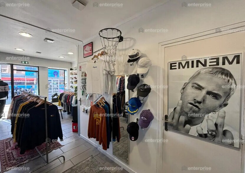 Retail in Amiens for lease - Interior Photo - Image 3 of 4