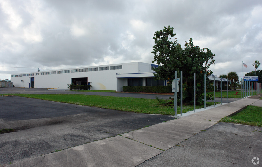 1600 Nw 165th St, Miami, FL for lease - Building Photo - Image 1 of 8