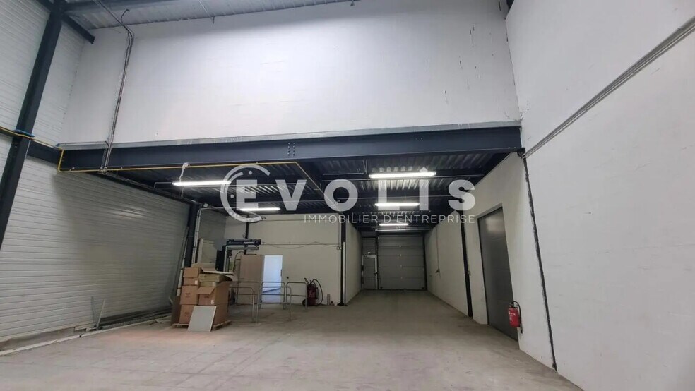 Flex in Collégien for lease - Interior Photo - Image 2 of 12