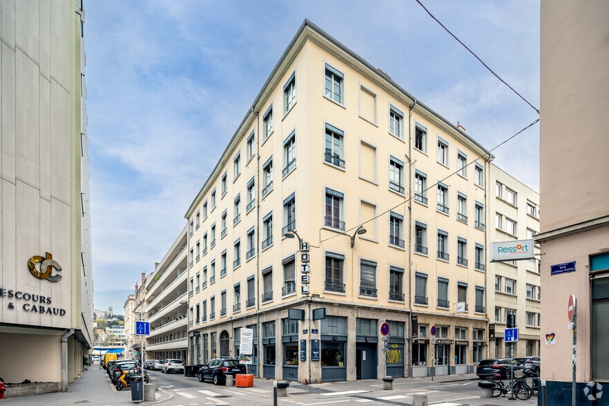 in Lyon for sale - Primary Photo - Image 1 of 1