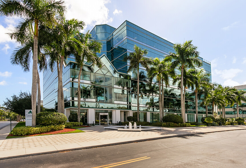 500 W Cypress Creek Rd, Fort Lauderdale, FL for lease - Building Photo - Image 3 of 27