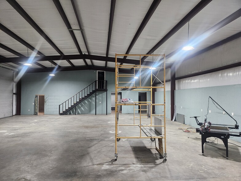 112 W Mendal Ln, Cochran, GA for lease - Building Photo - Image 2 of 12