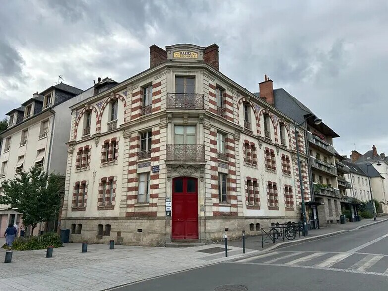 Office in Rennes for sale - Building Photo - Image 1 of 17