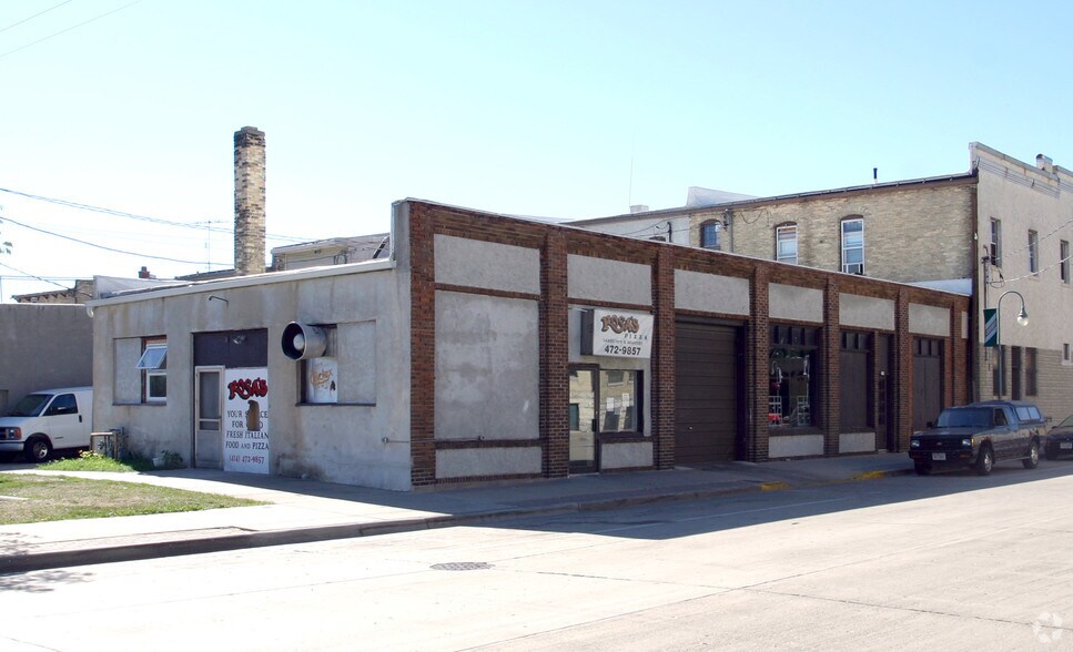 109 N 2nd St, Whitewater, WI 53190