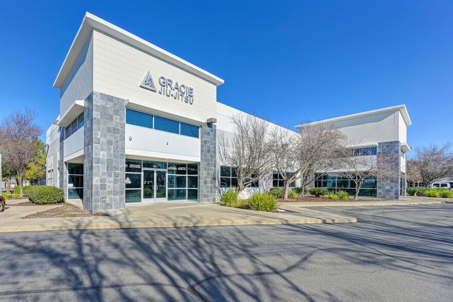 2204 Kausen Dr, Elk Grove, CA for sale - Building Photo - Image 1 of 13