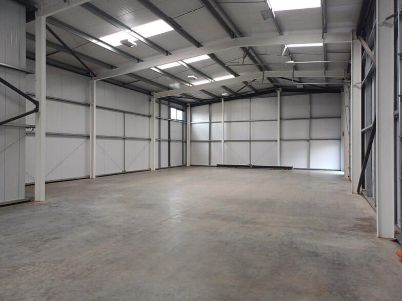 Welbeck Way, Peterborough for lease - Interior Photo - Image 3 of 8