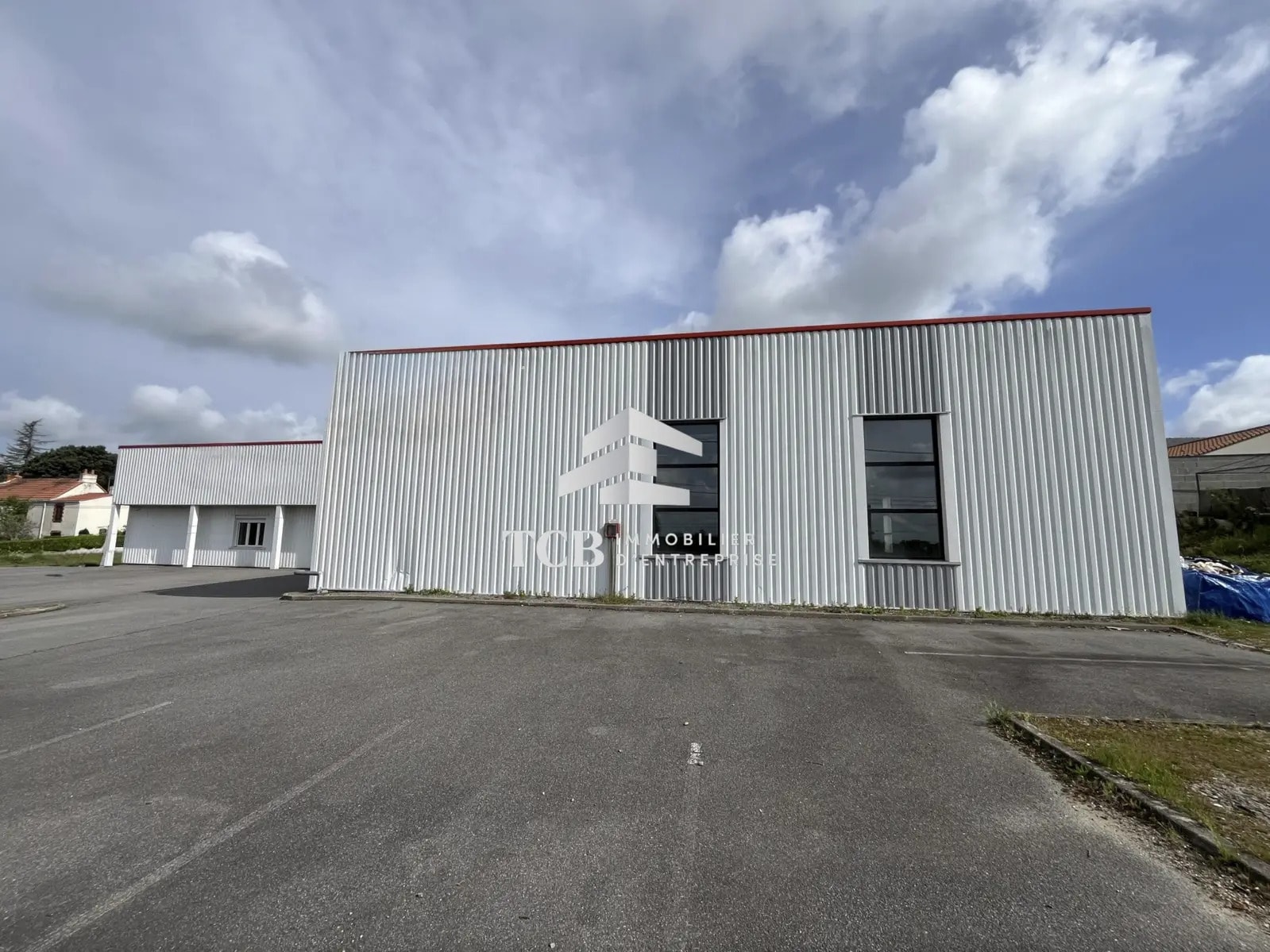 Flex in Couëron for sale Building Photo- Image 1 of 13