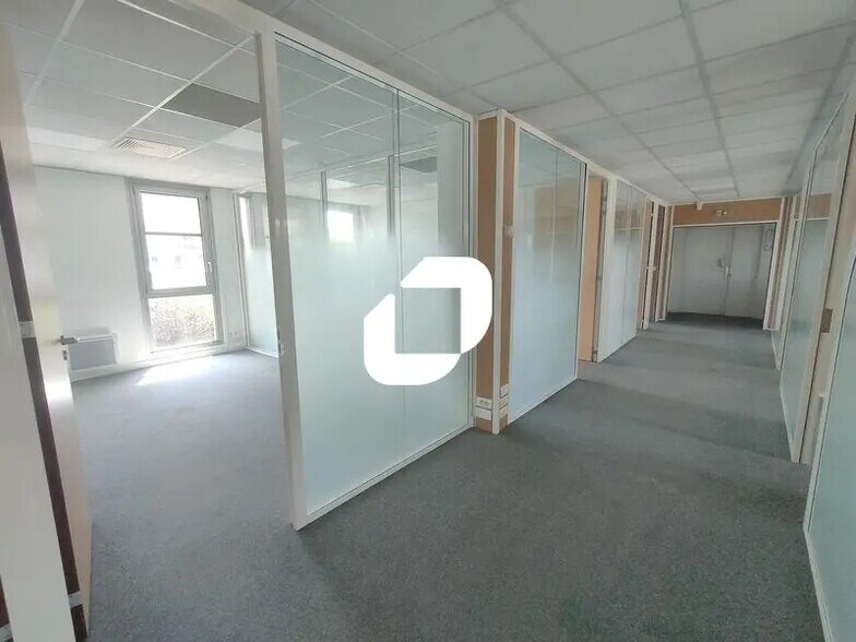 Office in Vélizy-Villacoublay for sale - Building Photo - Image 1 of 38