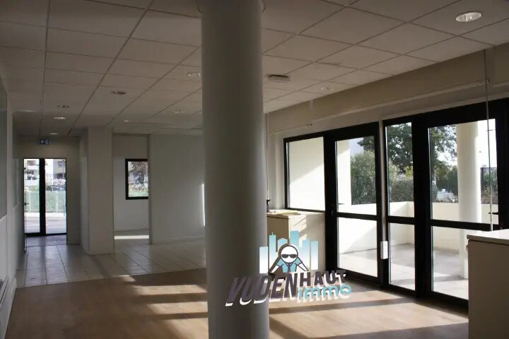 Retail in Toulouse for lease - Interior Photo - Image 1 of 9