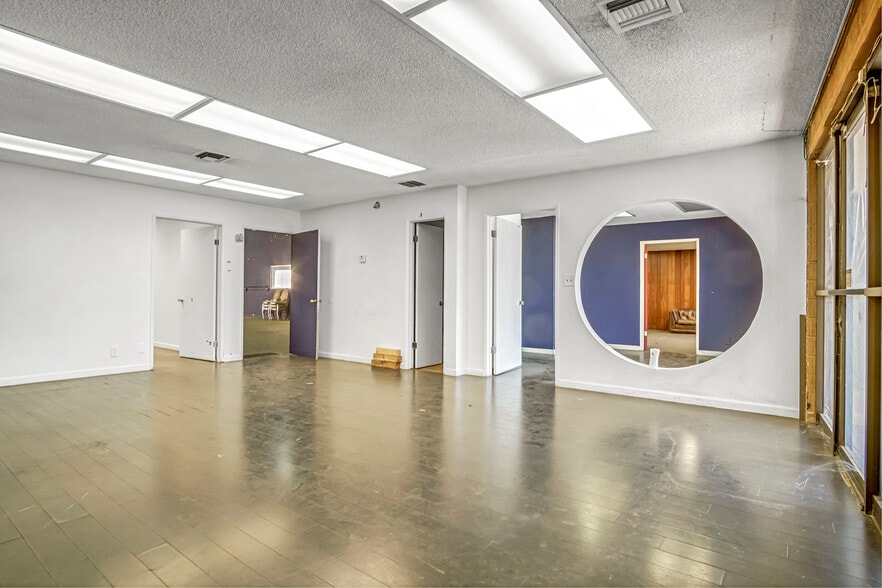 13333-13345 Saticoy St, North Hollywood, CA for lease - Building Photo - Image 3 of 18