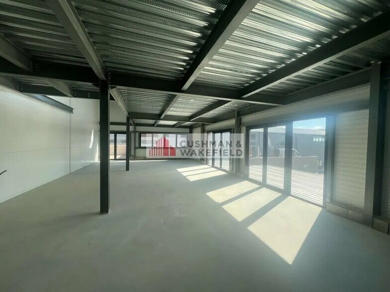 Flex in Nîmes for lease - Interior Photo - Image 3 of 3